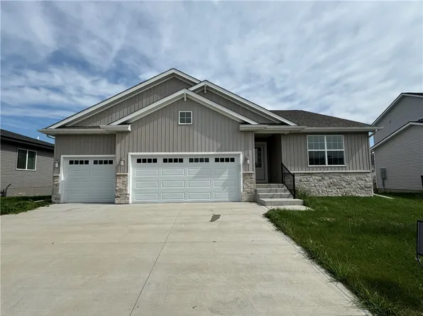 6060 Martin Dr, Pleasant Hill, IA 50327