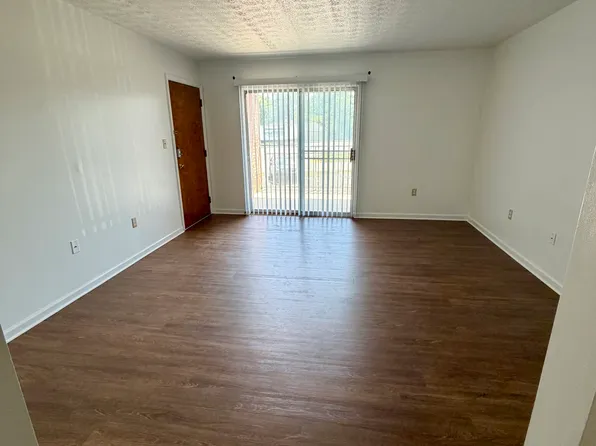 820 Locust St APT 3, Stephens City, VA 22655