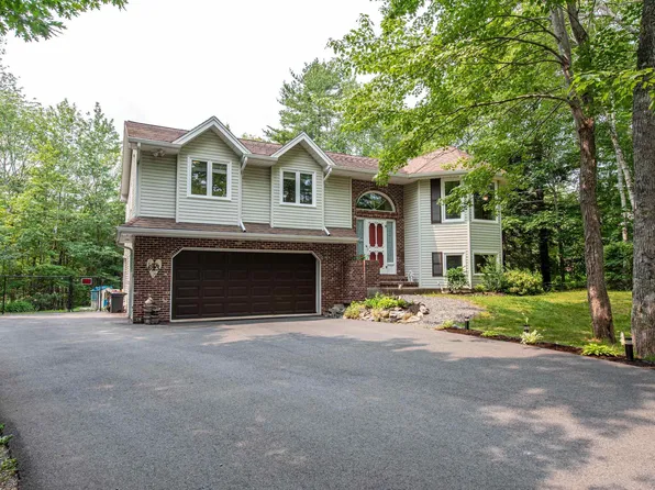63 Stone Mount Dr, Lower Sackville, NS B4C 4A2