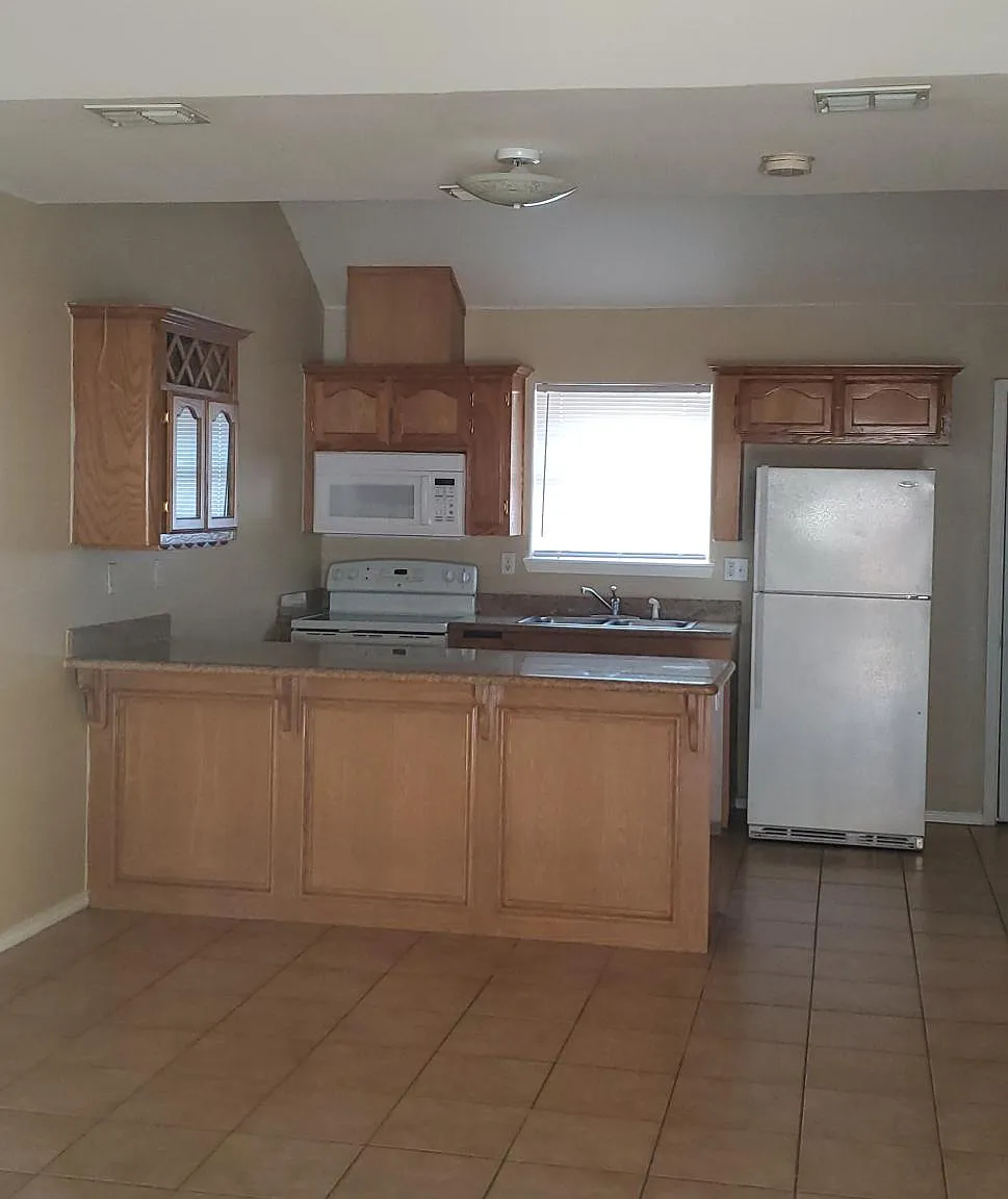 1 bed, 718 sqft, $660 — Photo 2