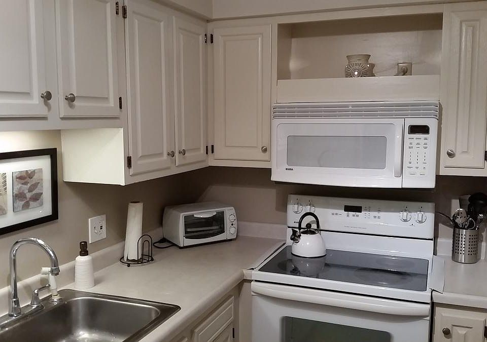 galley kitchen, fully appointed