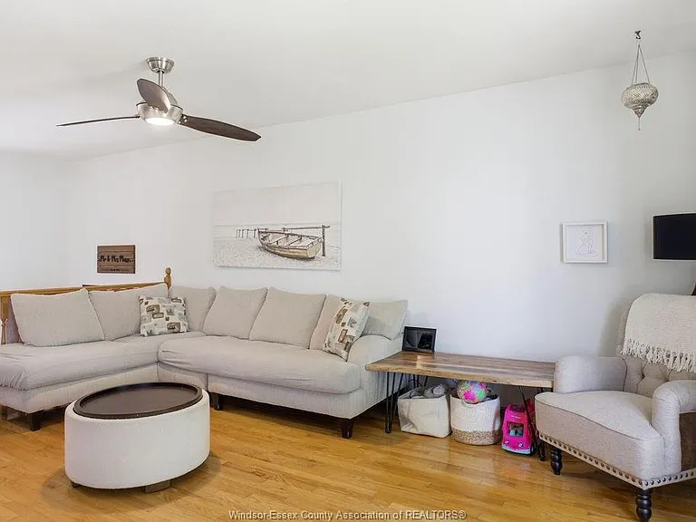 1646 Langlois Ave — Photo 6