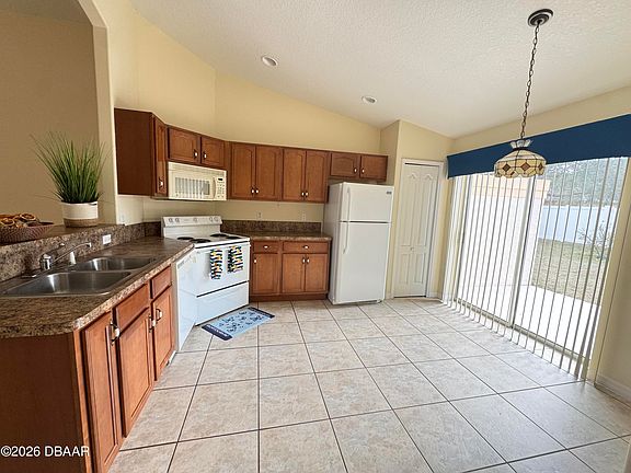 4th image of 28 Louvet Ln #B