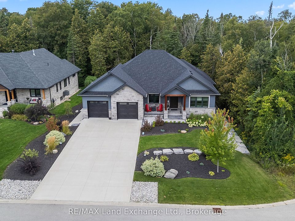 1st image of 9 Lakeside Woods Cres
