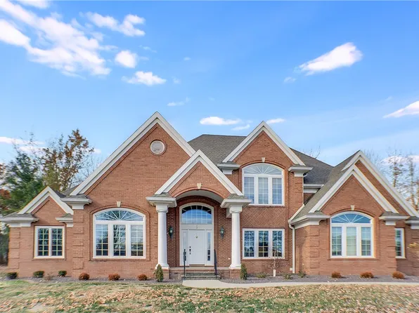 5 Tealwood Cv, Charleston, IL 61920