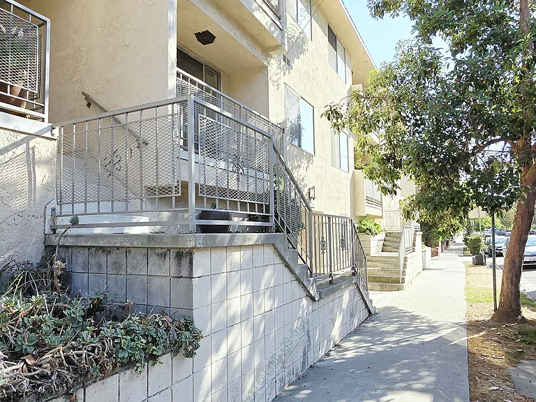 11852 Rochester Ave #8 — Photo 2