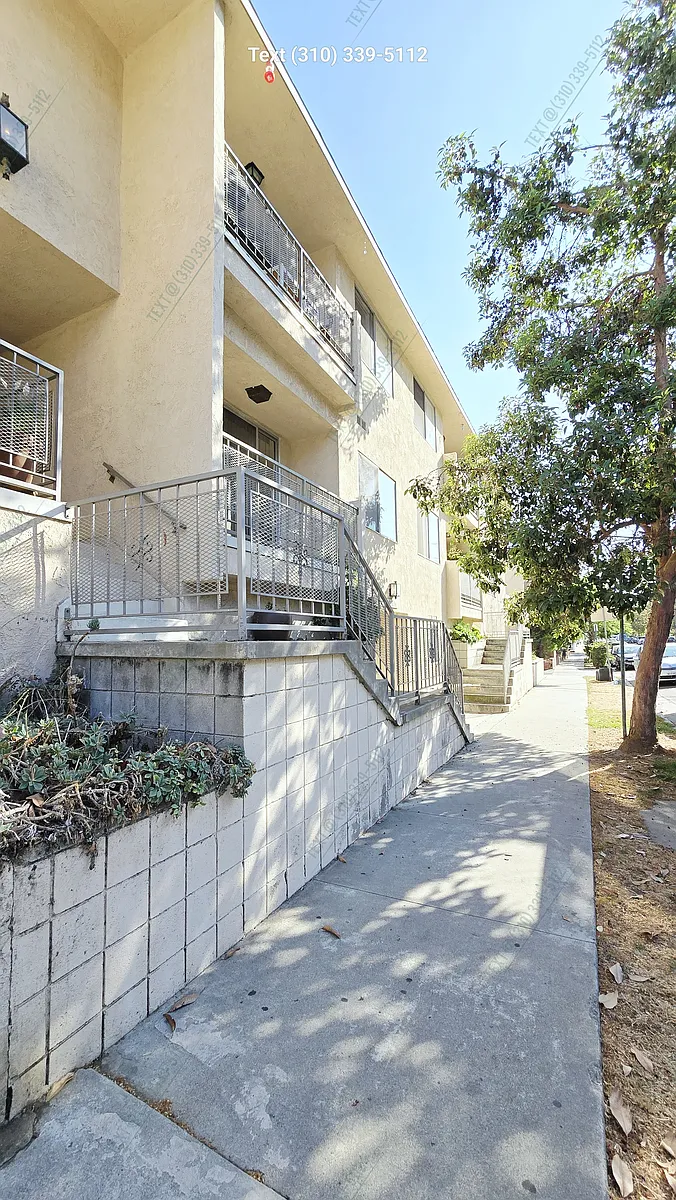 Building Photo - 11852 Rochester Ave #8