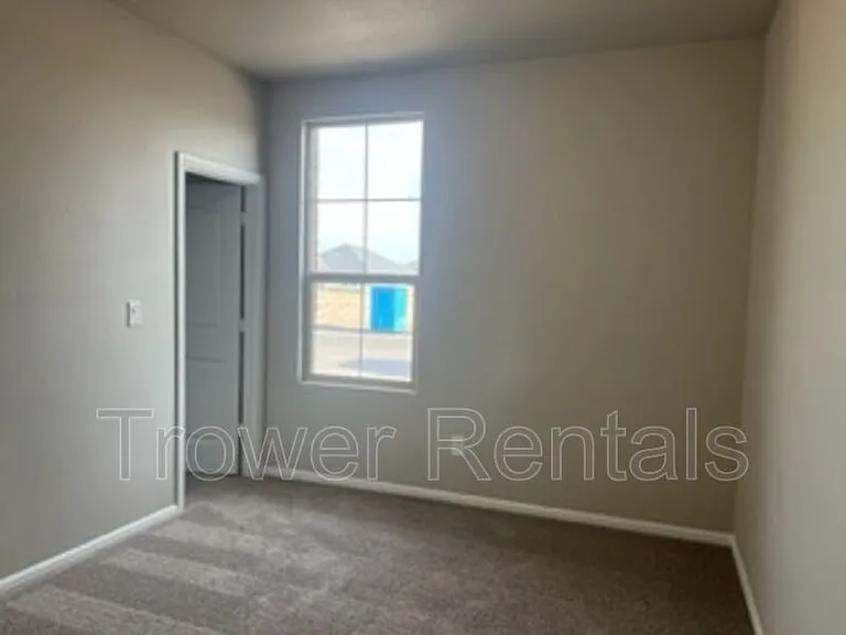 1902 Twin Falls Dr — Photo 17