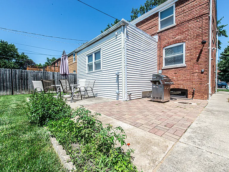 6611 W Foster Ave — Photo 36