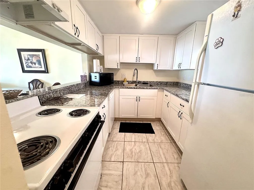 2 bed, 1.0 bath, 820 sqft, $1,550 — Photo 2