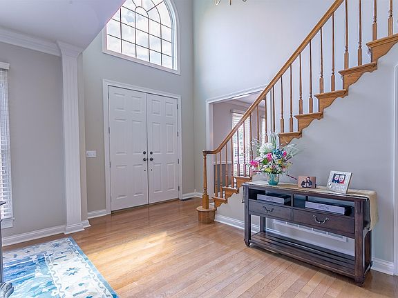 4th image of 3355 Woodview Dr
