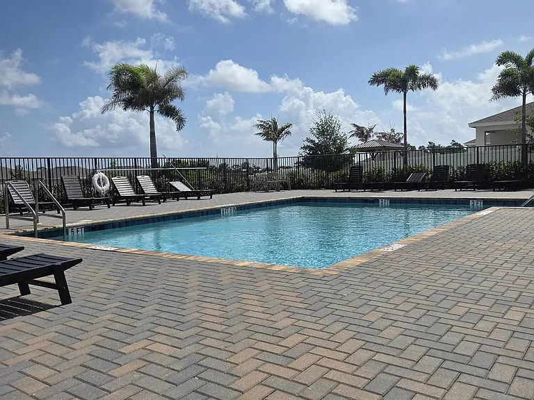 1949 NE Ocean Dunes Dr — Photo 35