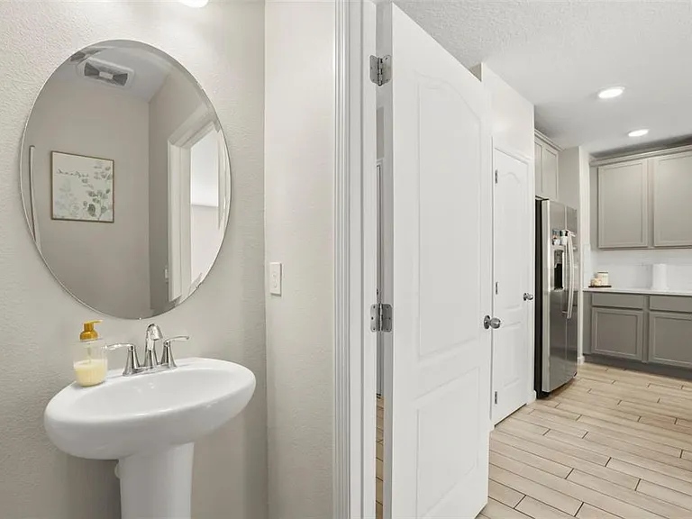 14913 Harvest St — Photo 13