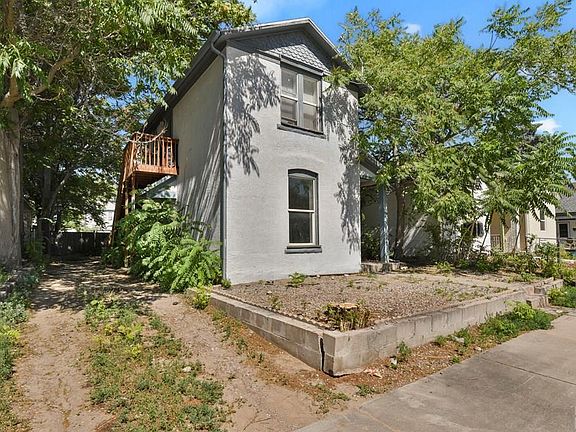 3rd image of 1019 E Orman Ave