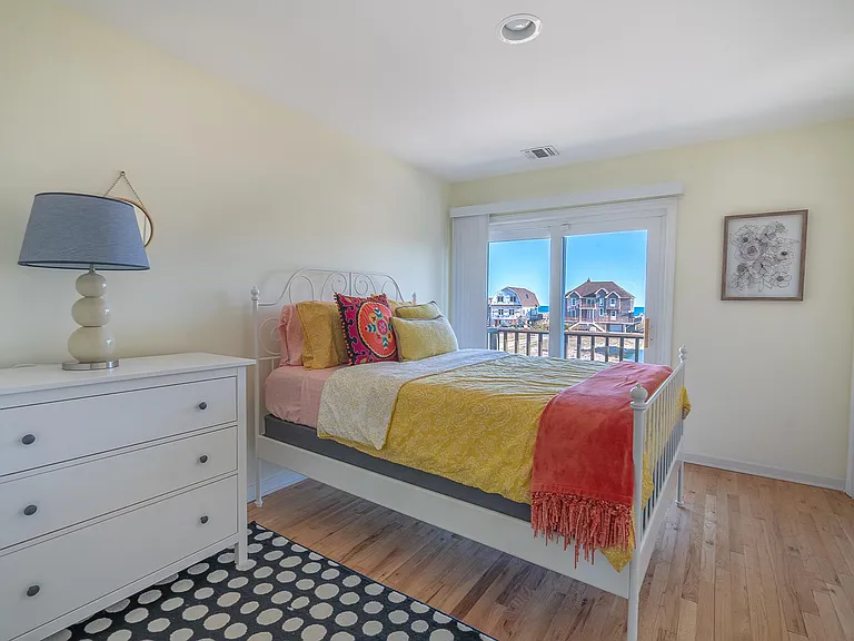 818 Dune Rd — Photo 5