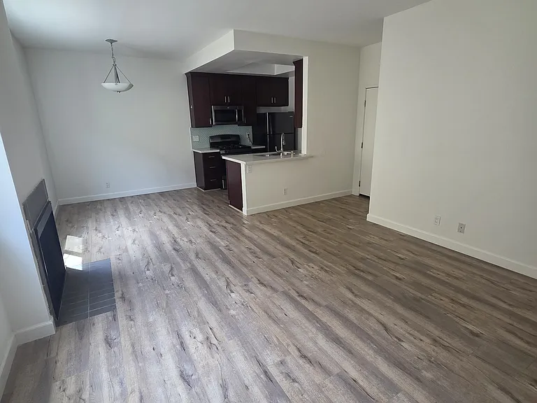 1130 Rexford Dr #4 — Photo 16