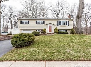 51 Sky View Cir, Hamden, CT 06514