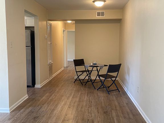 4th image of 1018 Barclay Sq #1018