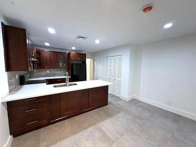 4019 Woodside Dr — Photo 6