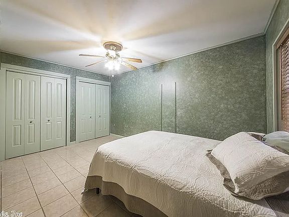 5th image of 293 Katie Ln