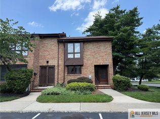 355 Willowbrook Dr, North Brunswick, NJ 08902