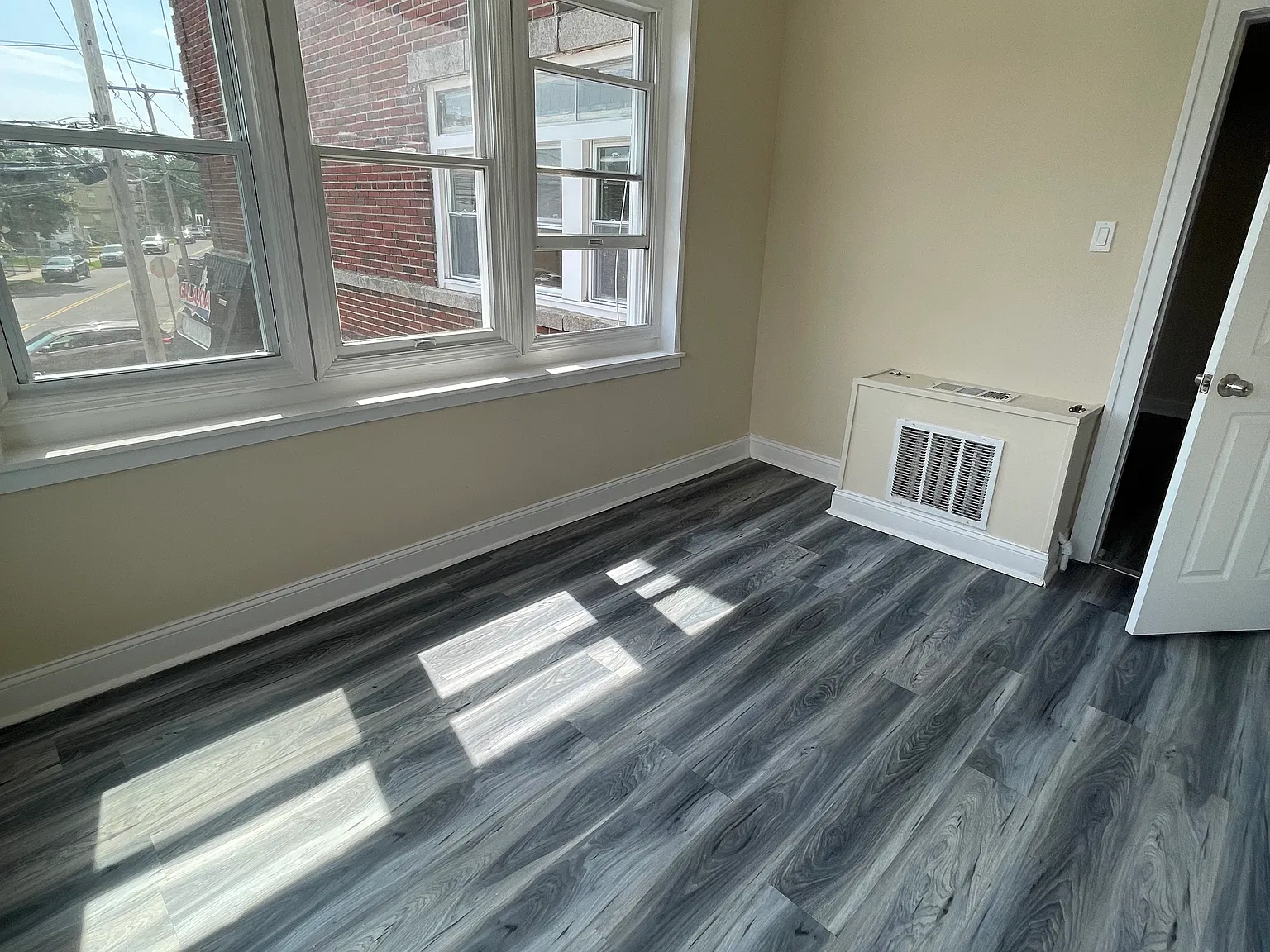 3 bed, 1000 sqft, $2,900 — Photo 3