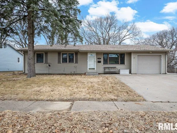 810 12th St, Silvis, IL 61282