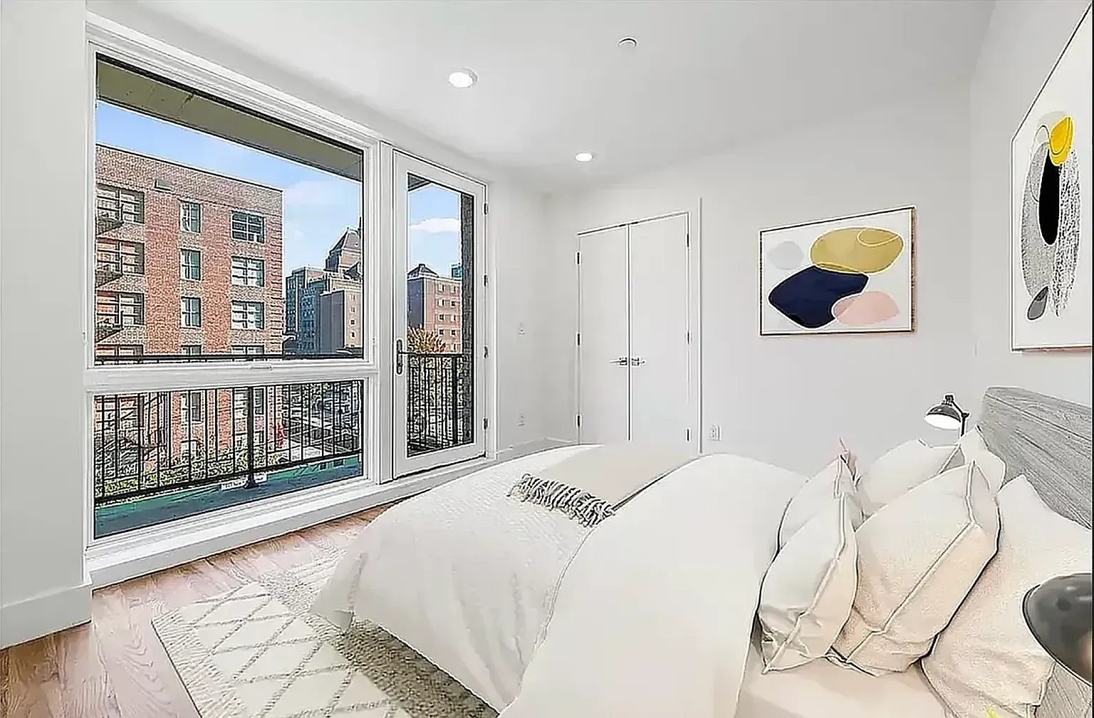 290 Linden Boulevard — Photo 4