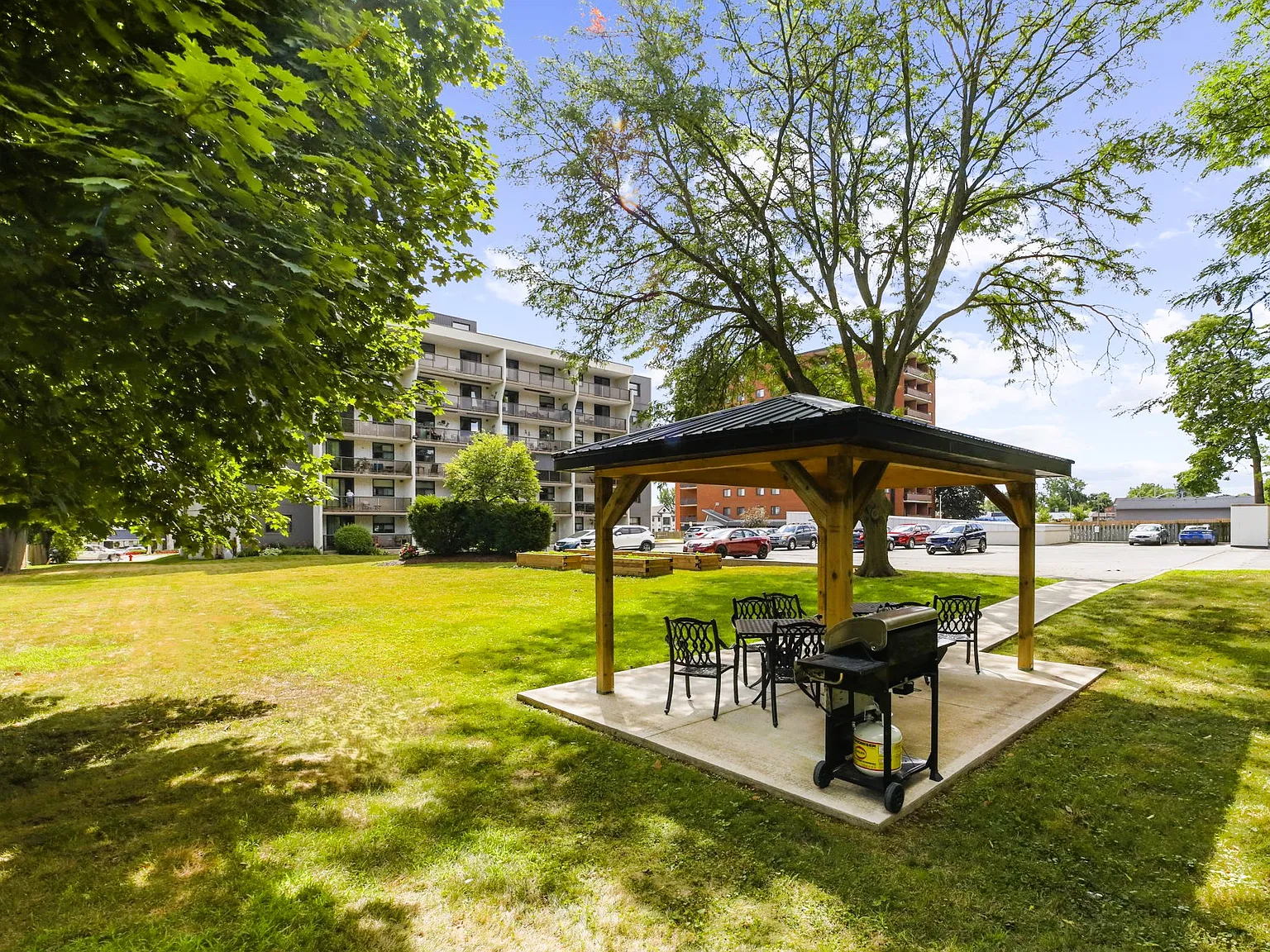 The Brighton Apartments — Photo 4