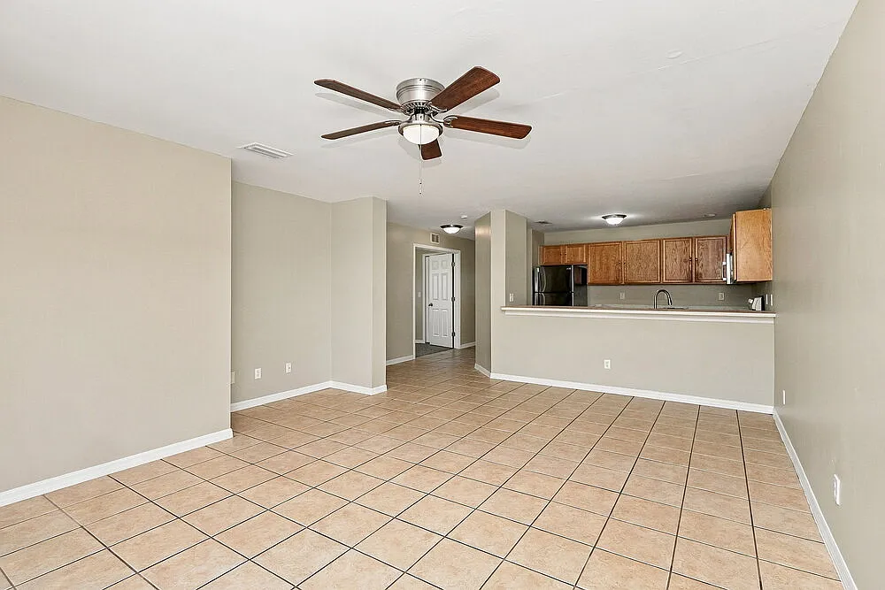 3 bed, 2.0 bath, 1191 sqft, $1,385 — Photo 4