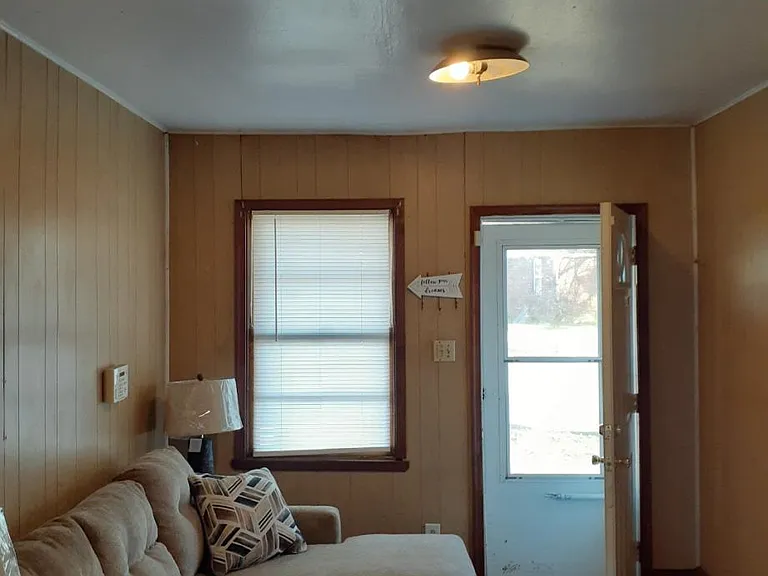 102 Byrd St — Photo 8