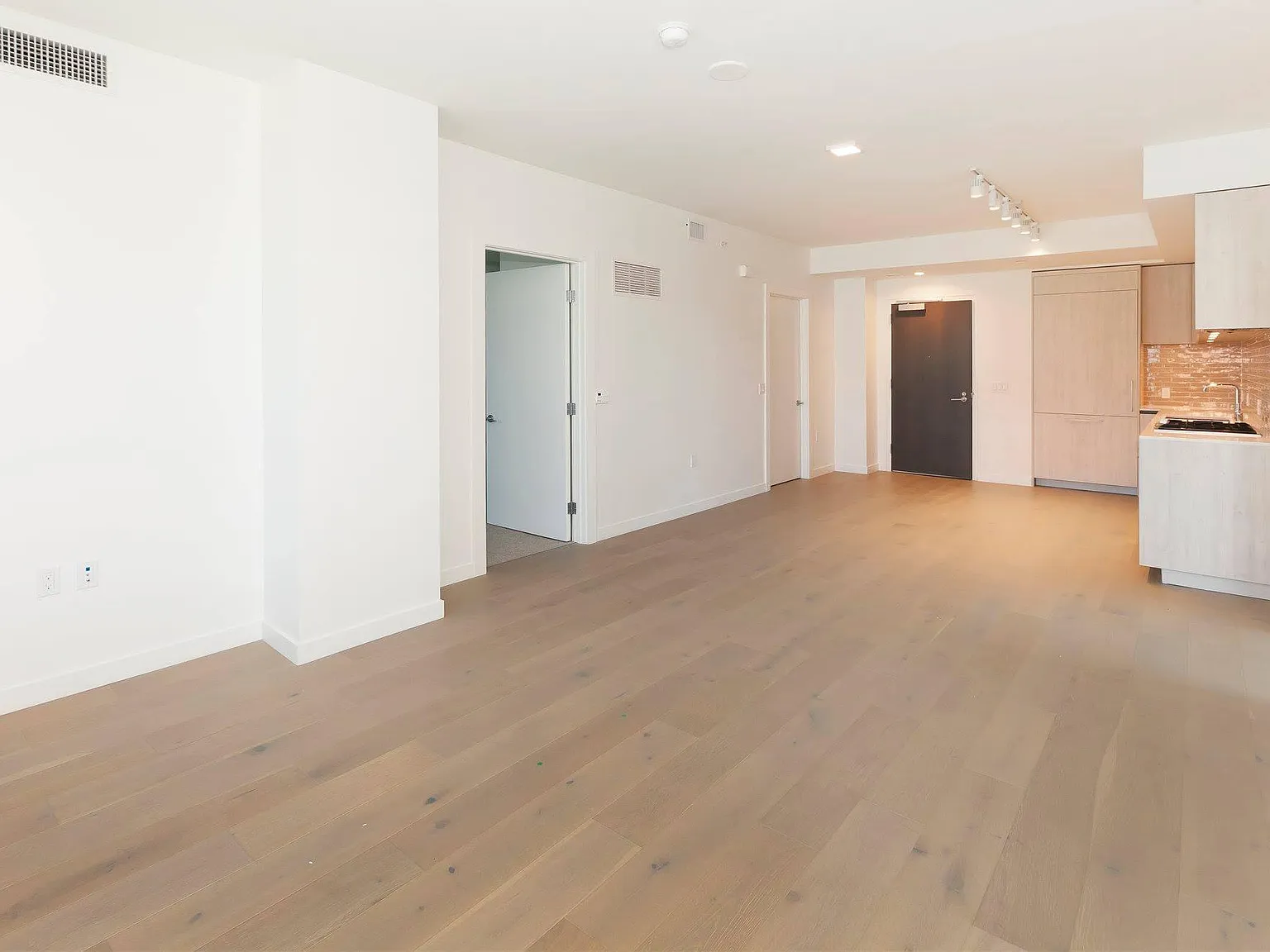 2 bed, 1173 sqft, $6,599 — Photo 2