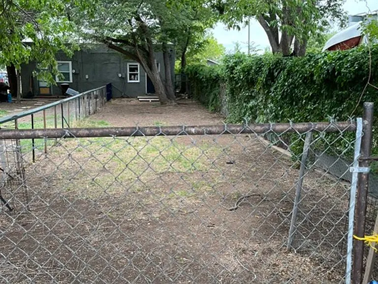702 N Buchanan St — Photo 13
