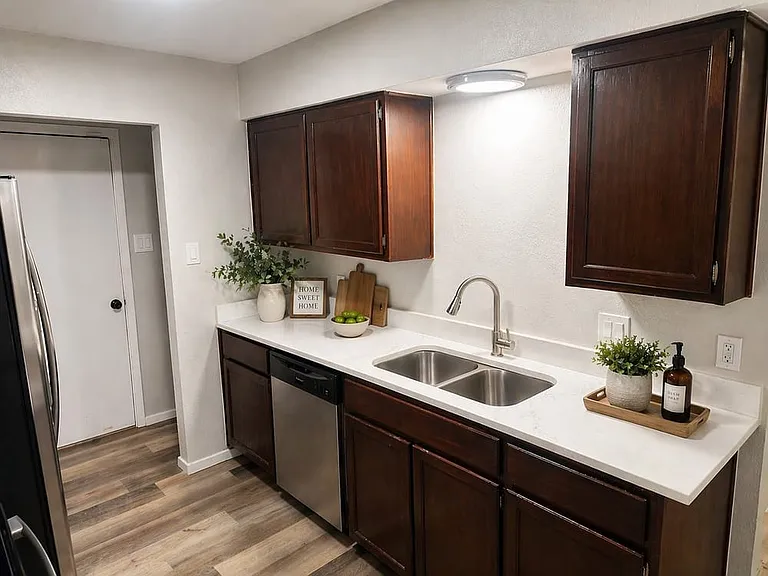 517 Signal Hill Ct S #517 — Photo 2