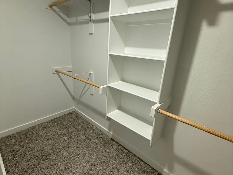 4340 Sloan Dr — Photo 21