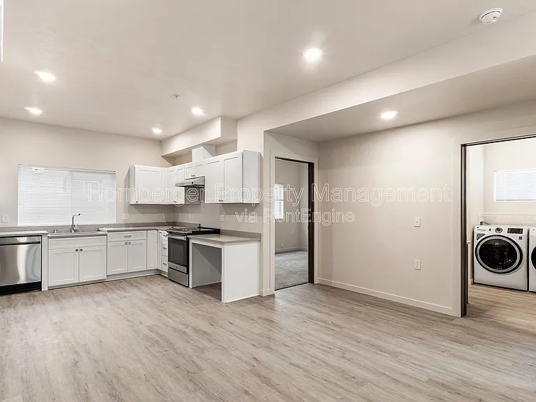 Astor Community — Photo 30