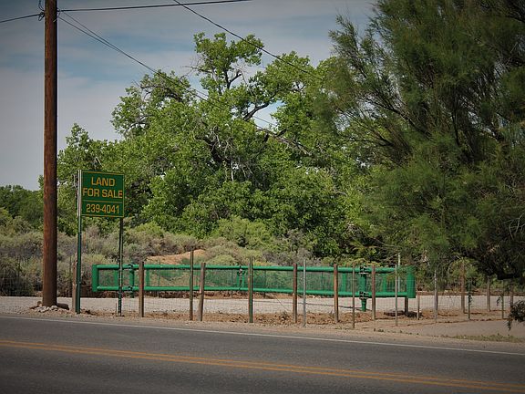 Entrance & For Sale sign