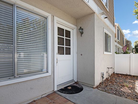 4th image of 12 Birchwood Ln