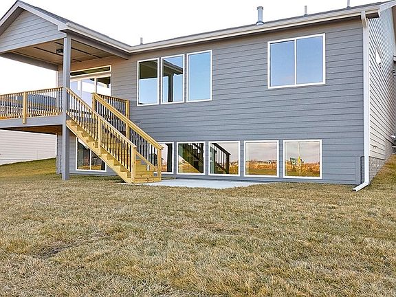 3rd image of 515 NW Mosaic Ave