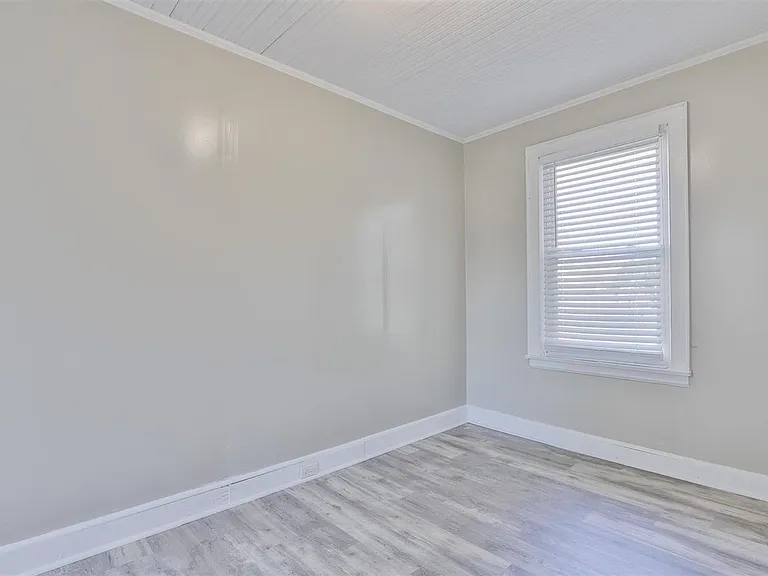 305 Virginia St — Photo 24