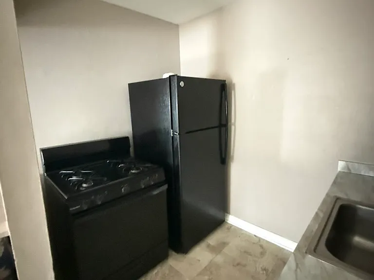 616 Highland St N #5 — Photo 11