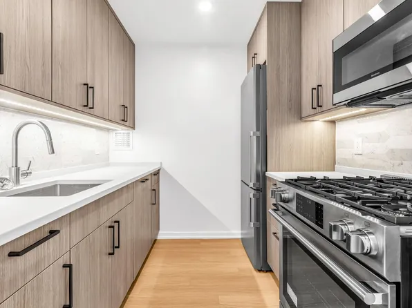 200 West 60th Street image 9 of 39