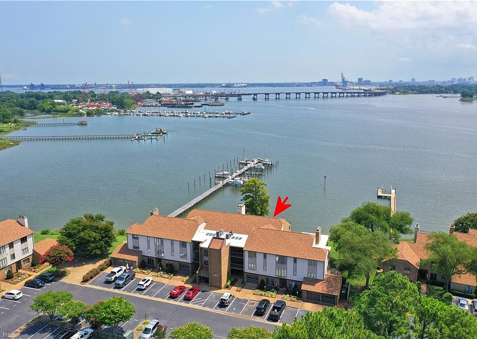 Beautiful Cypress Cove condo w/ Elizabeth River views from balcony