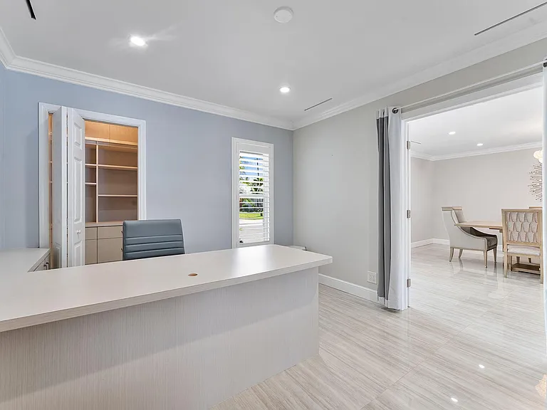 831 Dover St — Photo 44
