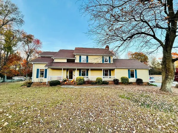 2201 Hunters Ridge Dr, Pleasant Garden, NC 27313