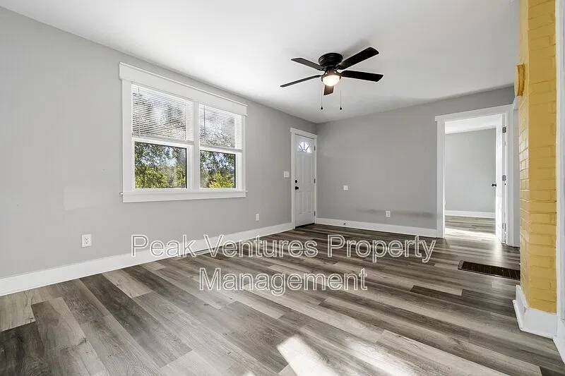 2 bed, 1.0 bath, 720 sqft, $1,300 — Photo 4