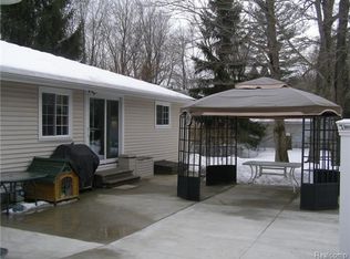 3315 W Charmwood Dr, Port Huron, MI 48060