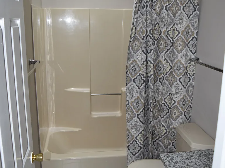 230 Washington Ave — Photo 13