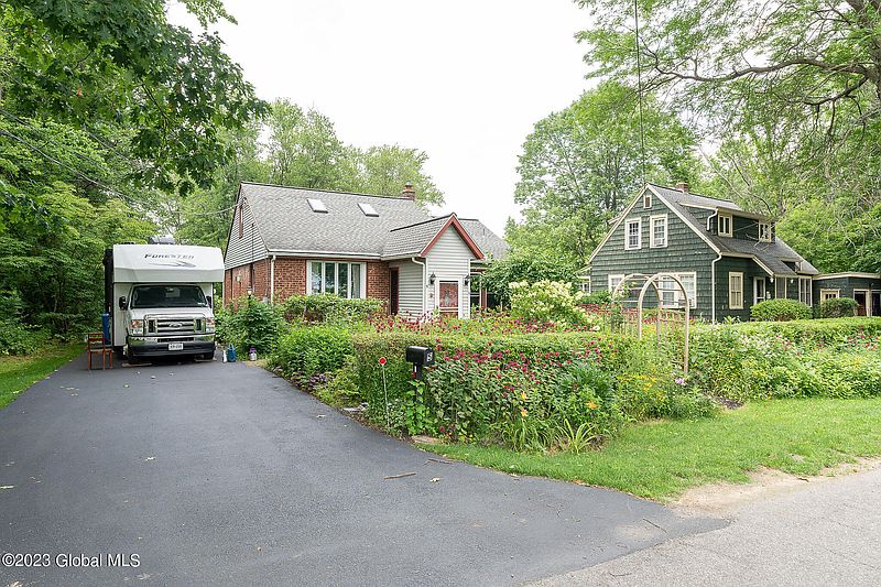 2nd image of 5 Sawyer Place