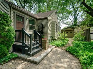 3090 Edgewood Dr, Ann Arbor, MI 48104